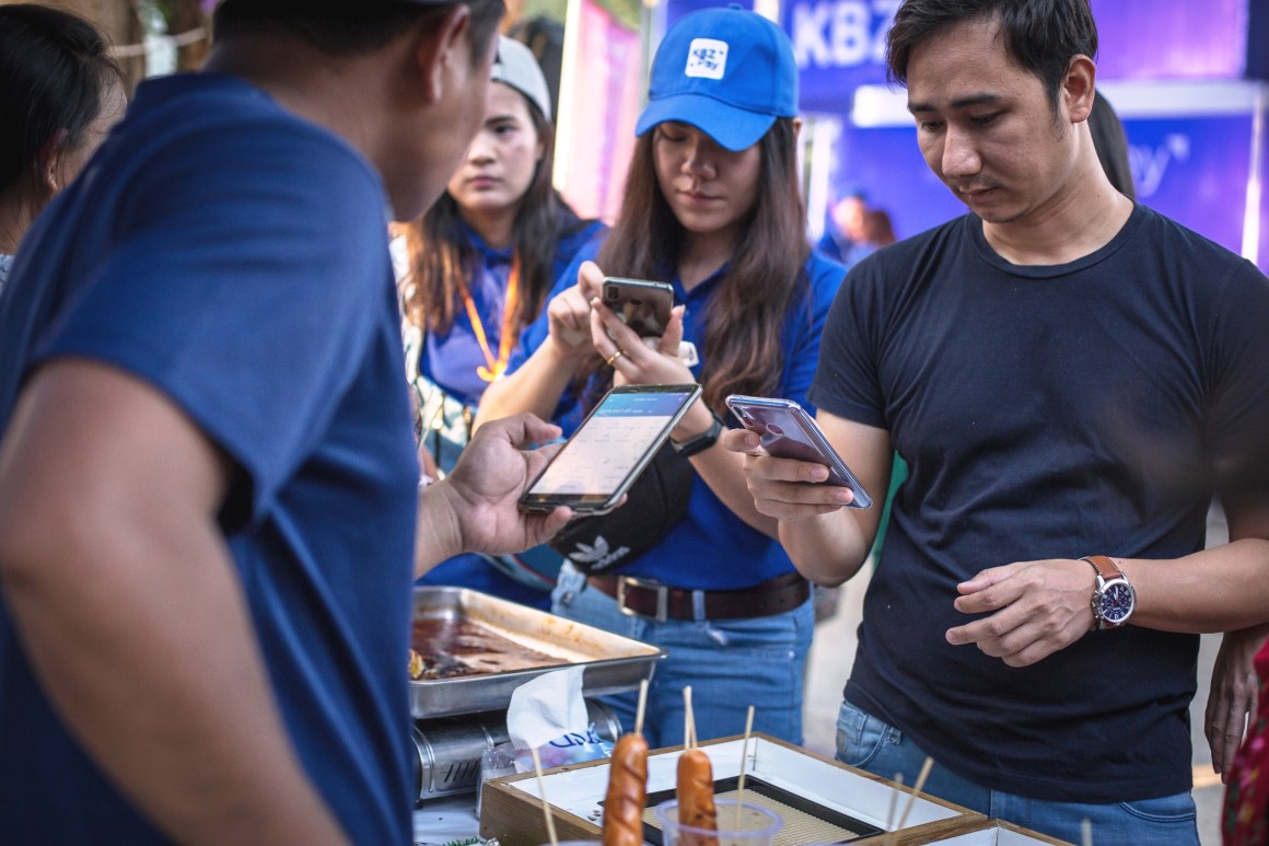 ကမ္ဘောဇဘဏ်နှင့် London Business School တို့ ပူးပေါင်း၍ MBAကျောင်းသားများ ပြင်ပလုပ်ငန်းခွင် အတွေ့အကြုံကို လက်တွေ့ လေ့လာသင်ကြားနိုင်ရန်ဆောင်ရွက်